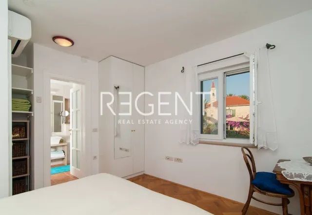 Brač, Mirca- kamena vila s pogledom na more, 300m2