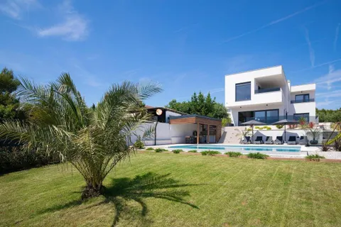 Istra, Medulin - Prekrasna villa s wellnessom NKP 190 m2 nadomak mora