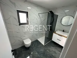 Zadar, Vir - dvosoban stan 50m od mora 121 m2