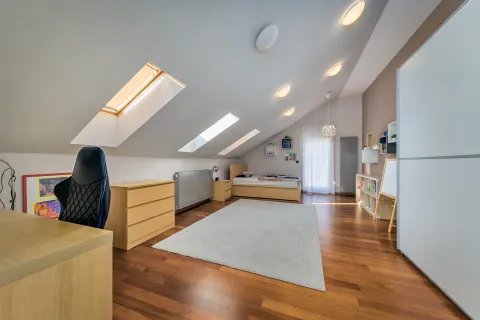 Zagreb, Gornji Bukovac - Prekrasna vila s vrtom, 591 m2