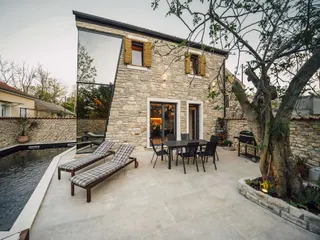 Zadar, Privlaka – Novoizgrađena kameno-moderna vila