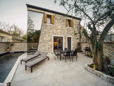 Zadar, Privlaka – Novoizgrađena kameno-moderna vila