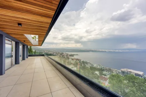 Kvarner, Opatija - Luksuzan penthouse s bazenom, novogradnja 275 m2