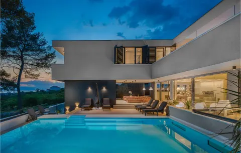 Zadar – Moderna vila okružena zelenilom s pogledom na more