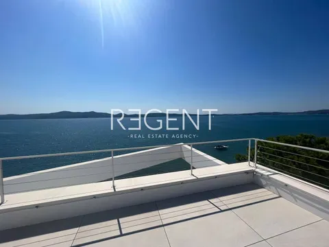 Sukošan – Luksuzno moderan stan s krovnom terasom 139 m2