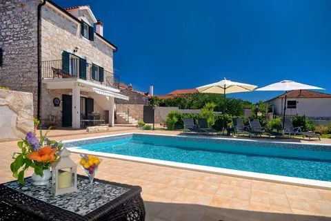 Split, Šolta - Dvije kamene kuće s bazenom i otvorenim pogledom 115 m2