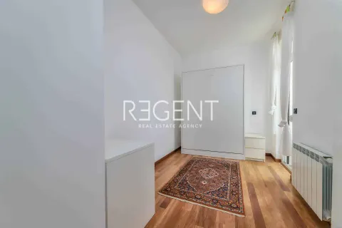 Zagreb, Centar - Građanski četverosoban stan 103 m2 s liftom i garažnim mjestom