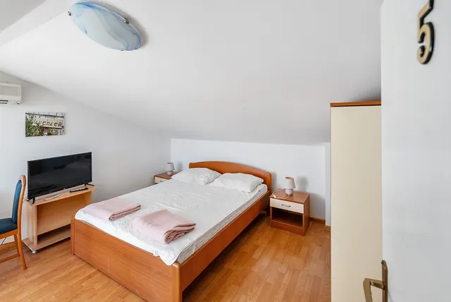 Makarska, Centar - Apartmanska kuća u blizini centra bruto površine 186 m2
