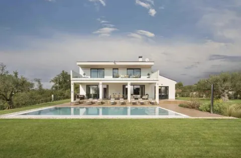 Istra, Višnjan – Vila 250 m2 na parceli od 1659 m2 top lokacija
