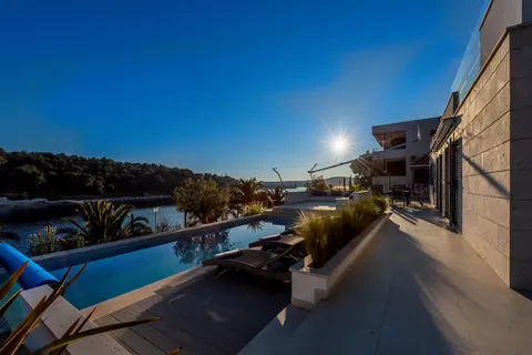 Brač, Milna - Moderna vila prvi red uz more, 264 m2