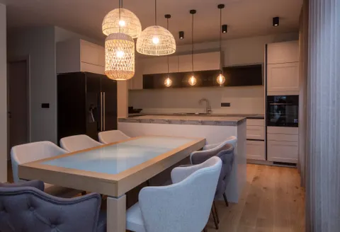Split, Strožanac - Dvosoban stan s krovnom terasom i lođom 86,38 m²
