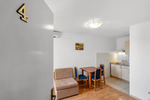 Makarska, Centar - Apartmanska kuća u blizini centra bruto površine 186 m2