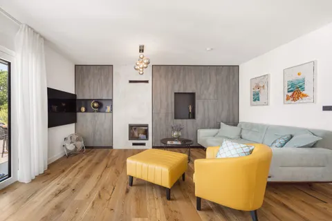 Istra – Kuća s bazenom na parceli 780m2