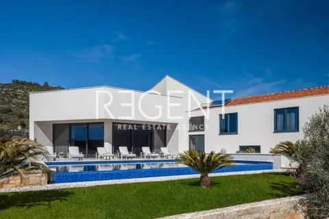 Trogir, Marina- luksuzna vila u mirnom okruženju, 6900m2