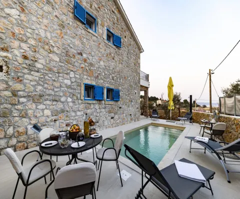 Otok Pašman – Kamena kuća uz more