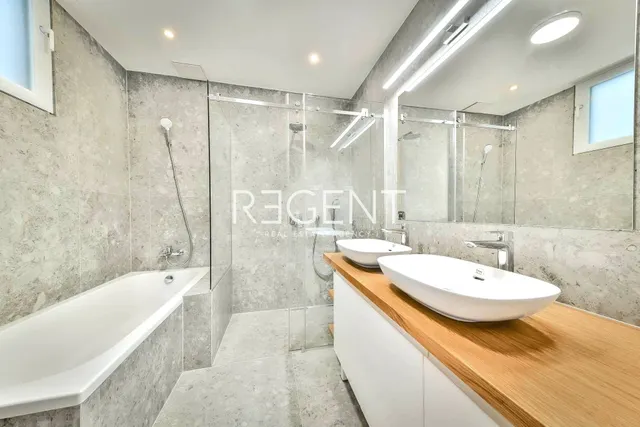 Zagreb, Ban Centar – Trosoban stan 131 m2