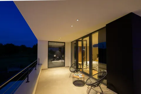 Istra, Grožnjan - Luksuzna dizajnerska vila 682 m2 novogradnja