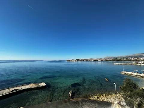 Split, Podstrana - Luksuzan dvoetažni stan prvi red uz more, 200 m2