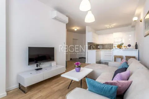Split, Žnjan - Luksuzan dvosoban penthouse 70 m2 sa terasom