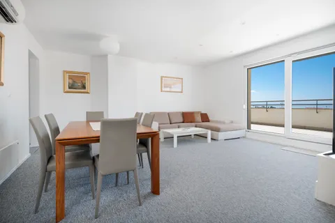 Split, Dragovode - Luksuzan penthouse s terasom i pogledom na more 103 m2