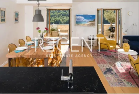 Hvar- kamena vila unikatnog dizajna 250m2