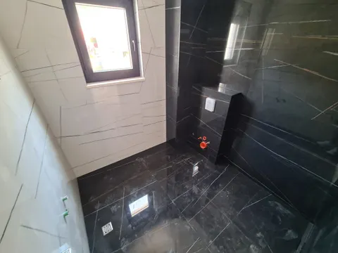 Makarska, Centar - Trosoban penthause s pogledom na more 117 m2