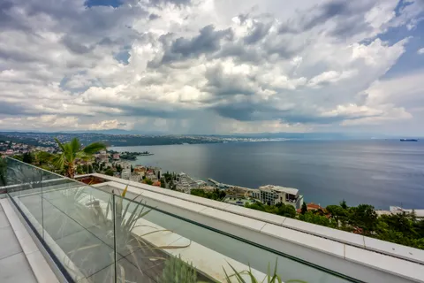 Kvarner, Opatija - Luksuzan penthouse s bazenom, novogradnja 275 m2