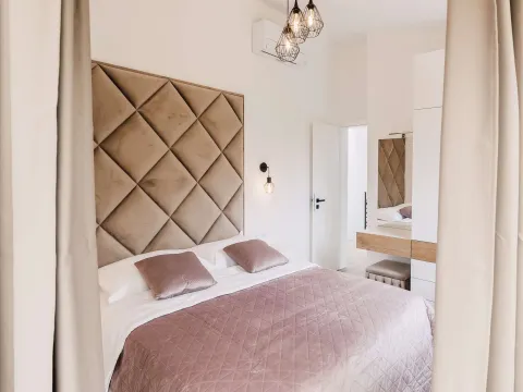 Zadar, Privlaka – Novoizgrađena kameno-moderna vila
