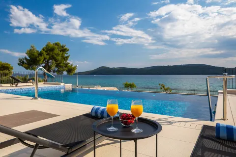 Šibenik - Prekrasna luksuzna vila uz more 1000 m2