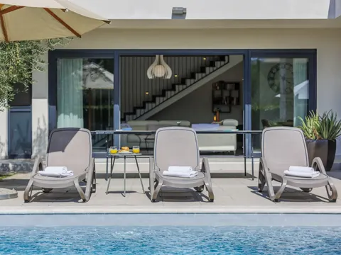 Istra, Novigrad - Atraktivna vila s bazenom 250 m2