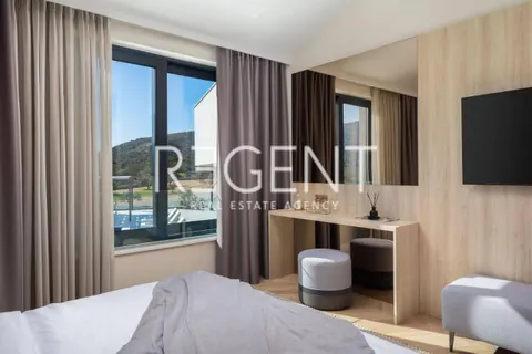 Trogir, Marina- luksuzna vila u mirnom okruženju, 6900m2