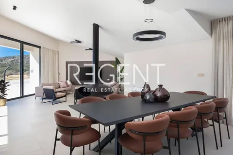 Trogir, Marina- luksuzna vila u mirnom okruženju, 6900m2