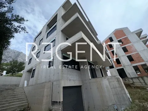 Makarska, Veliko Brdo - zgrada u izgradnji sa 6 stanova, 588 m2
