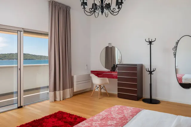 Šibenik - Prekrasna luksuzna vila uz more 1000 m2