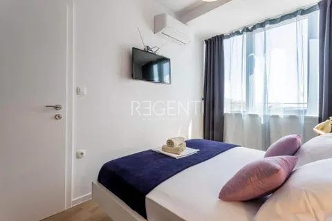 Split, Žnjan - Luksuzan dvosoban penthouse 70 m2 sa terasom