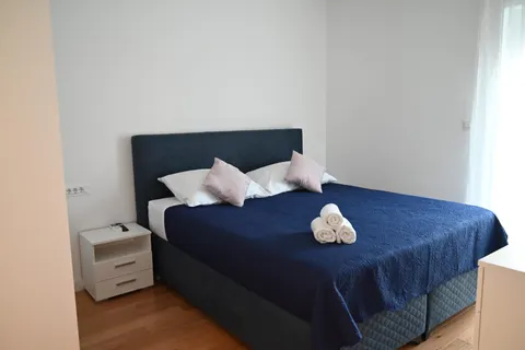 Podstrana, Strožanac - Dvosoban stan s vrtom 71 m2 dugoročno