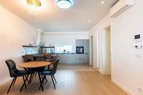 Zagreb, VMD Heinzleova – Četverosoban penthouse 128 m² s loggiom