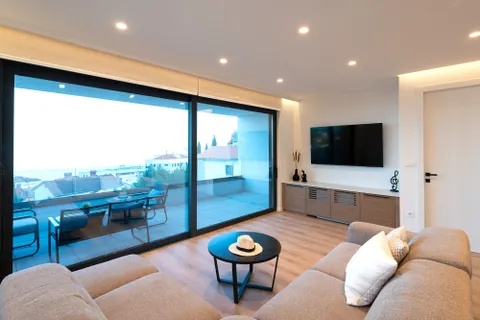 Opatija – Moderan trosoban stan s pogledom na more 139,9 m2