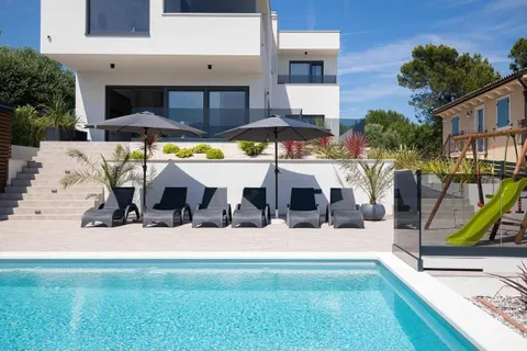 Istra, Medulin - Prekrasna villa s wellnessom NKP 190 m2 nadomak mora