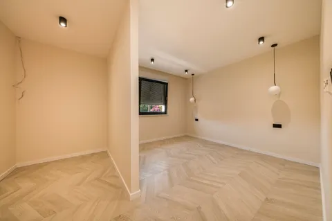 Trogir - Nova moderna vila od 300m2 s bazenom i jacuzzijem