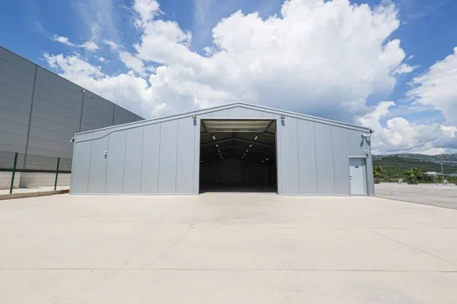 Trogir, Plano - poslovni prostor 500 m2