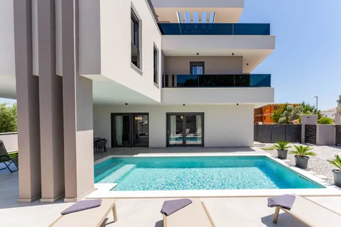 Istra, Pula - Luksuzna vila 250 m2 s pogledom na Brijune