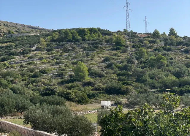 Trogir, Seget Vranjica - građevinsko zemljište 7400 m2
