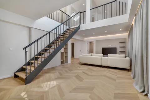 Zagreb, Centar – Luksuzan dvoetažan penthouse 144 m² za Najam