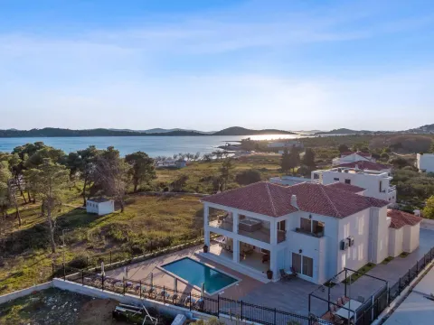 Šibenik, Vodice - luksuzna vila s bazenom i panoramskim pogledom 530m2