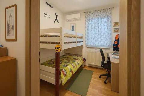 Zagreb, Dugave - moderan trosoban stan 51 m2 s parkirnim mjestom vrtom i spremištem