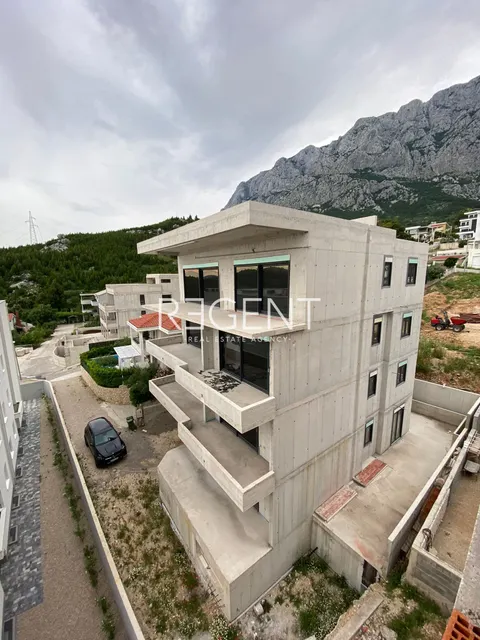 Makarska, Veliko Brdo - zgrada u izgradnji sa 6 stanova, 588 m2