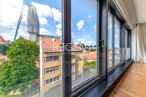 Zagreb, Ban Centar – Trosoban stan 131 m2
