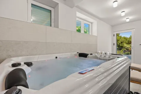 PRIVATNO: Kvarner, Opatija - Luksuzna vila na prekrasnoj lokaciji