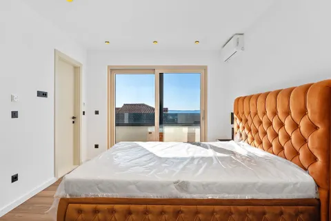 Split, Strožanac - Moderna vila s pogledom na more, bazenom i pomoćnim objektom 50 m2